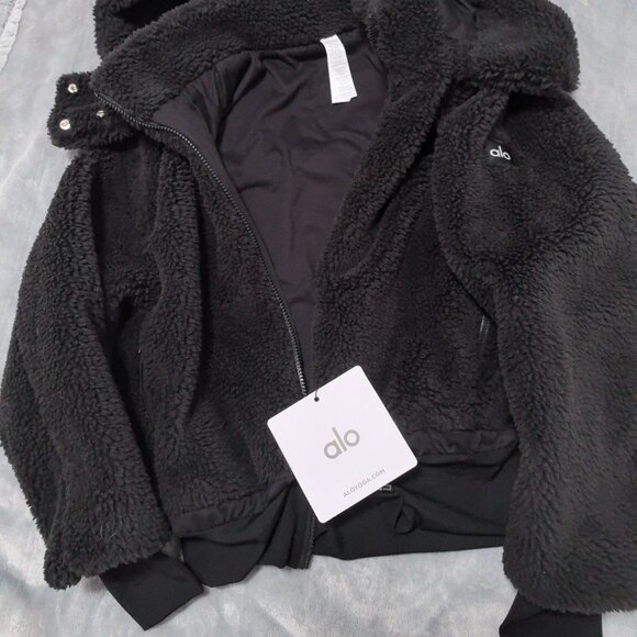 Brand new Alo Yoga Foxy Sherpa Jacket Black Color - Picture 5 of 6